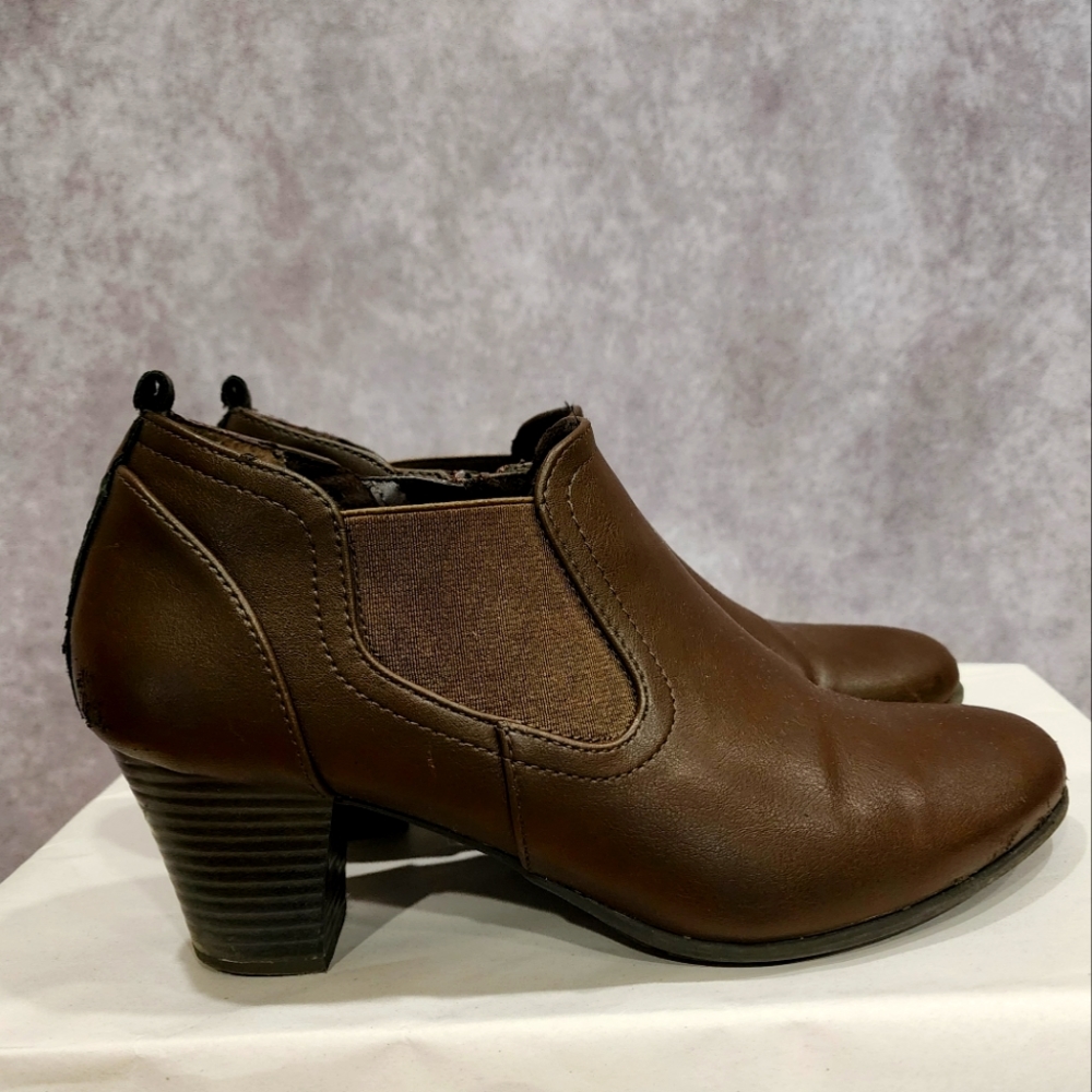 Solanz Brown Women Ankle Boots size 8M